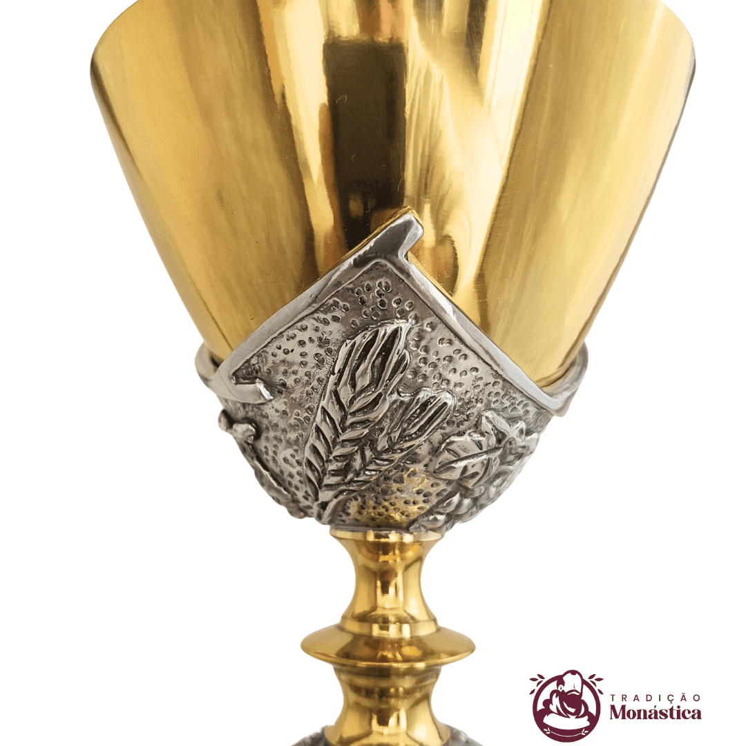 Cálice Banhado em Ouro - com Detalhes de Anjos - Grande  - 2