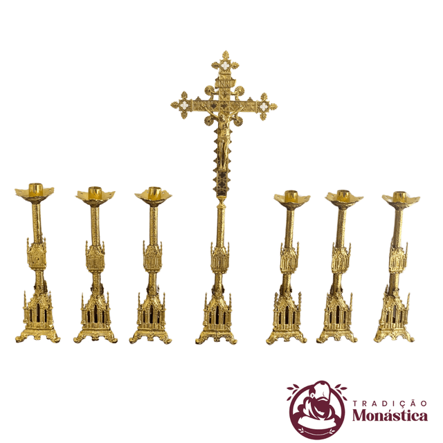 Conjunto de Castiçal de Vela e Cruz para Altar - Gótico Pequeno - 7pçs Bronze Conjunto de Castiçal de Vela e Cruz para Altar - Gótico Pequeno - 7pçs Bronze