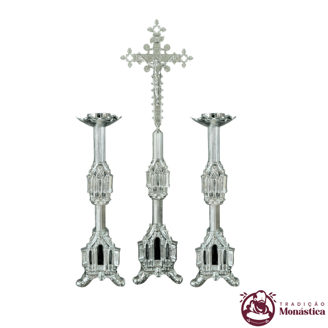Conjunto de Castiçal de Vela e Cruz para Altar - Gótico - 3pçs Niquelado Conjunto de Castiçal de Vela e Cruz para Altar - Gótico - 3pçs Niquelado