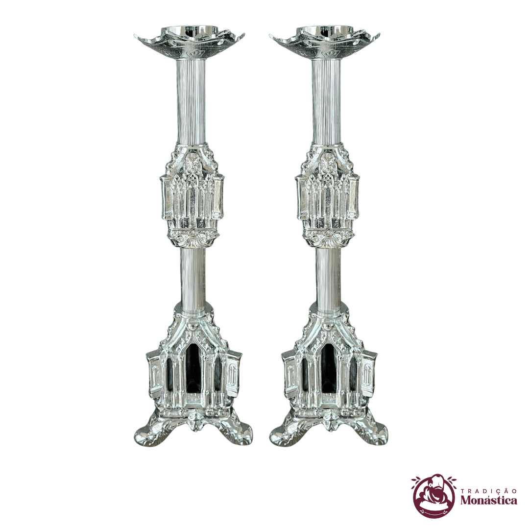 Conjunto de Castiçal de Vela - Gótico - 2pçs Niquelado Conjunto de Castiçal de Vela - Gótico - 2pçs Niquelado